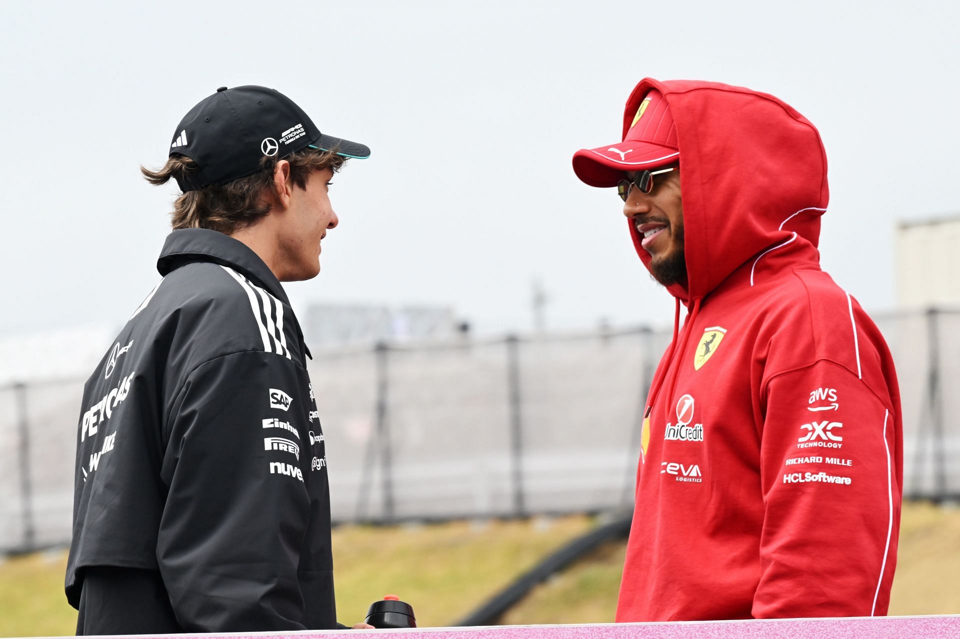 Kimi Antonelli with Lewis Hamilton at F1 Grand Prix Of Japan - Source: Getty